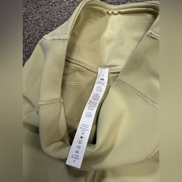 Lululemon Ribbed Contoured High-Rise Short 8"
Dew Green size 4 - Picture 6 of 7